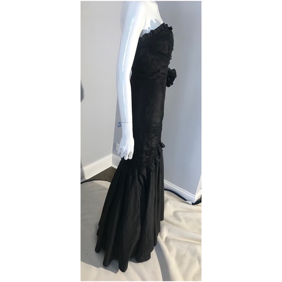 Strapless black evening gown - Picture 6 of 13
